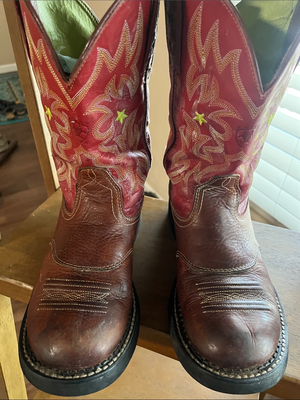 Ariat Brown Leather Cowboy Boots with Pink Star-Accented Shaft
Women’s  size 8.5
